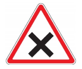 107 lygiareikšmių kelių sankryža