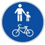 413 Pėsčiųjų ir dviračių takas (Leidžiama eiti pėstiesiems, važiuoti dviračiais ir elektrinėmis mikrojudumo priemonėmis. Jeigu dviračio ir pėsčiųjų simboliai kelio ženkle yra ne vienas po kitu, o vienas šalia kito ir skiriami vertikaliu baltu brūkšniu, eismo dalyviai privalo naudotis ta tako puse, kuri jiems skirta (parodyta kelio ženkle))